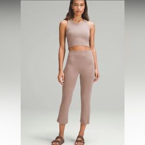 Lululemon Ribbed Softstreme Zip-Leg High-Rise Cropped Pant 25"
Taupetastic sz 2